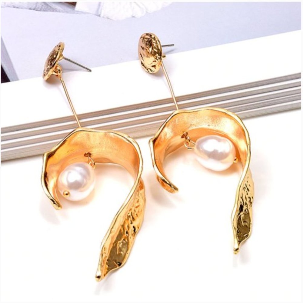 Hang Pearl Long Drop Earrings - Picture 10 of 10